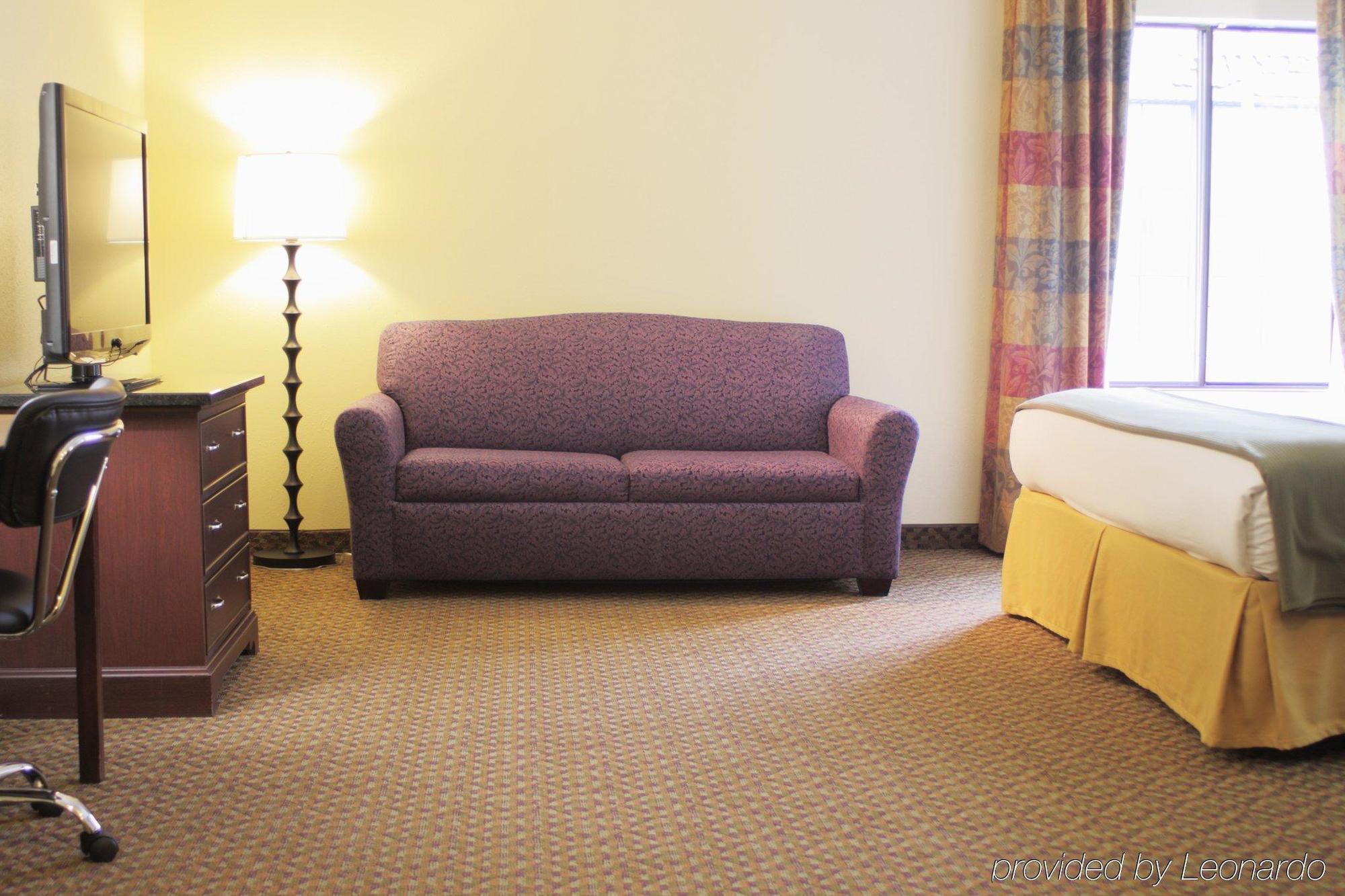 Holiday Inn Express Osage Beach - Lake Of The Ozarks By Ihg Room photo